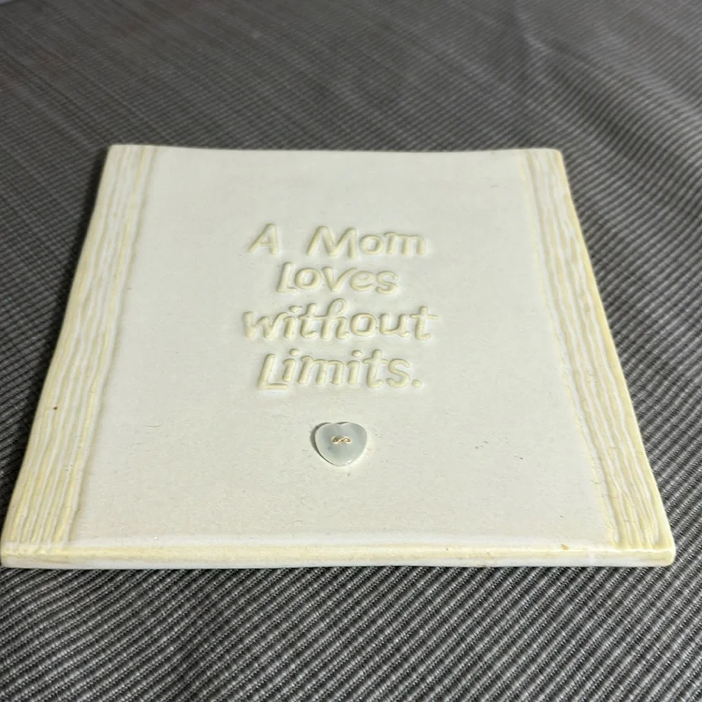 Hallmark glazed ceramic tile “A Mom Loves without Limits” 7”x7”